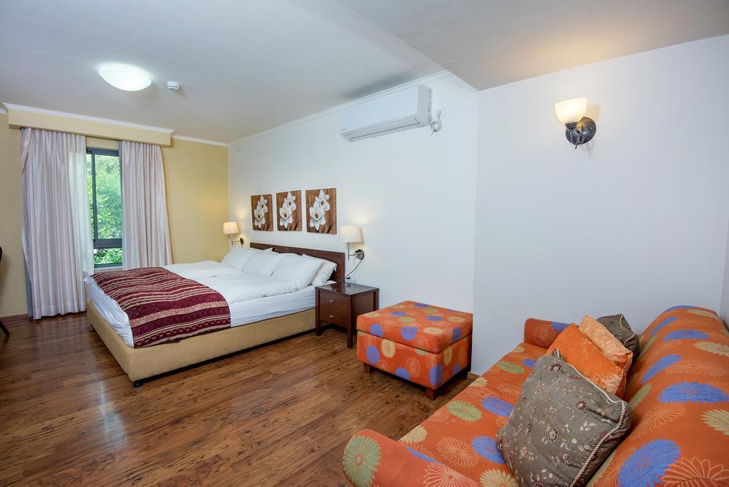 Zohar Badeshe Hotel Daliyya Exterior photo